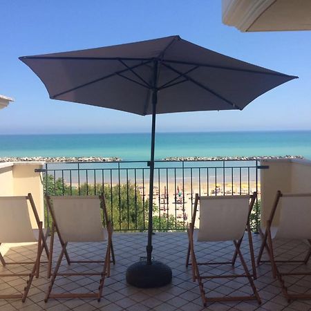 Hotel Capital Cupra Marittima Ngoại thất bức ảnh