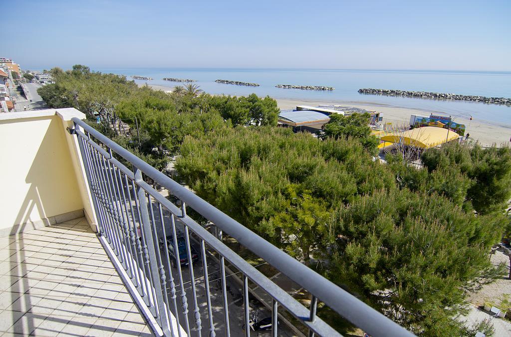 Hotel Capital Cupra Marittima Phòng bức ảnh