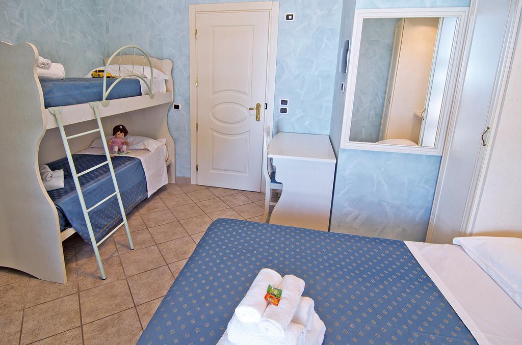 Hotel Capital Cupra Marittima Phòng bức ảnh