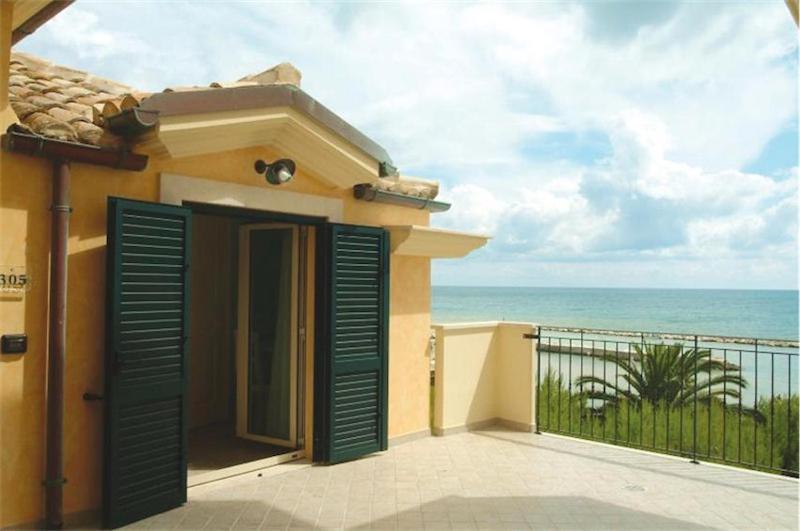 Hotel Capital Cupra Marittima Ngoại thất bức ảnh