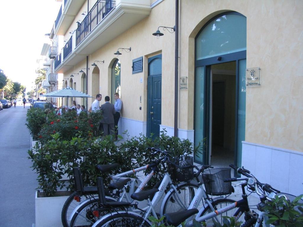 Hotel Capital Cupra Marittima Ngoại thất bức ảnh