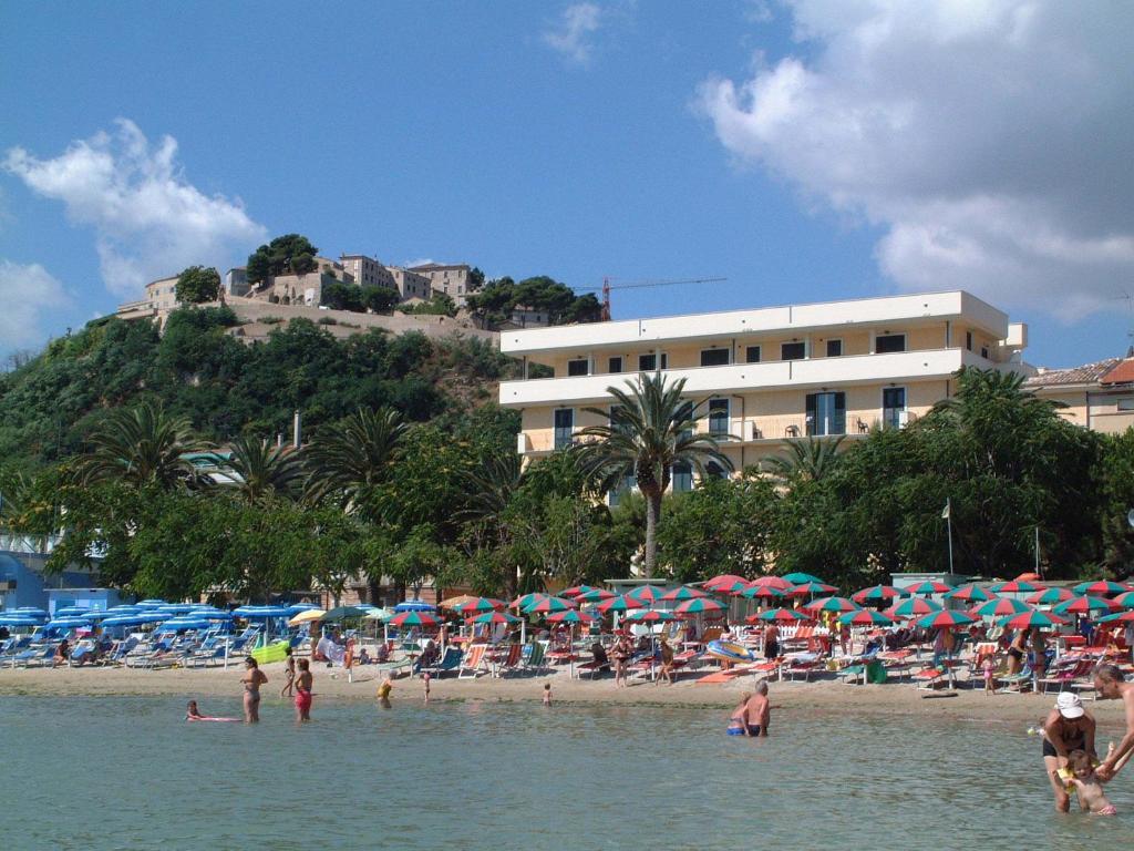 Hotel Capital Cupra Marittima Ngoại thất bức ảnh